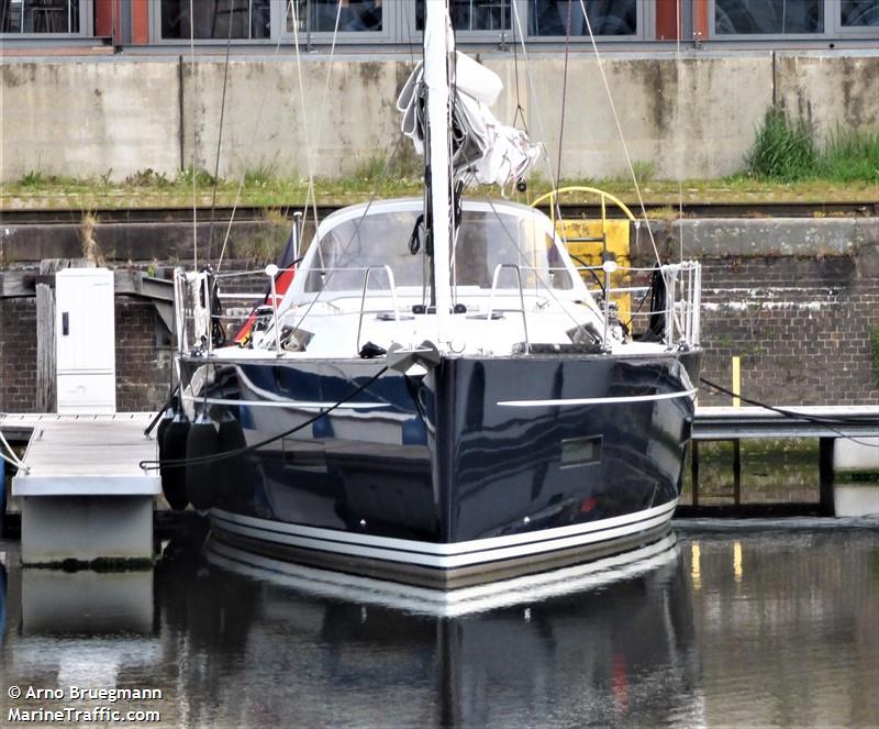 some like it hot (Pleasure craft) - IMO , MMSI 211168760, Call Sign DG4824 under the flag of Germany