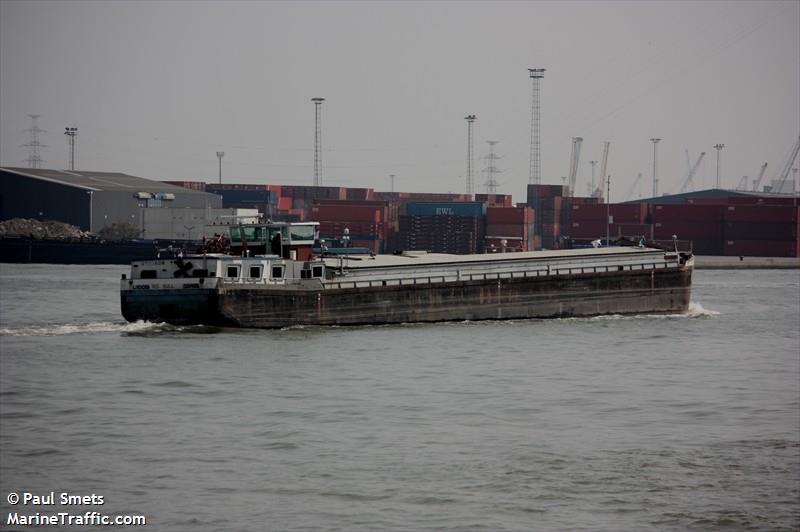 red bull (Cargo ship) - IMO , MMSI 226001090, Call Sign FM6215 under the flag of France