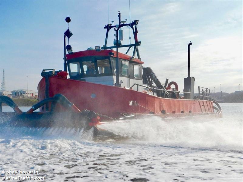 doonhamer (Dredging or UW ops) - IMO , MMSI 235067101 under the flag of United Kingdom (UK)