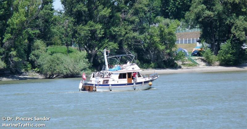 benarif ii (Pleasure craft) - IMO , MMSI 269102450, Call Sign HE7344 under the flag of Switzerland