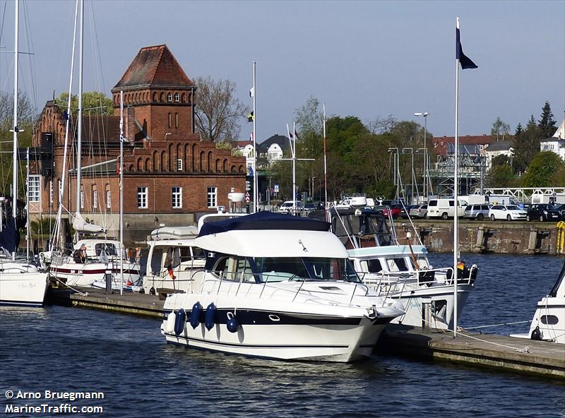 cadeau (Pleasure craft) - IMO , MMSI 211745380, Call Sign DK9296 under the flag of Germany