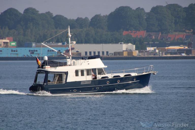 water lily (Pleasure craft) - IMO , MMSI 211529110, Call Sign DK4550 under the flag of Germany