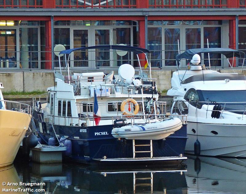 picsel (Pleasure craft) - IMO , MMSI 227913160, Call Sign FAF9852 under the flag of France