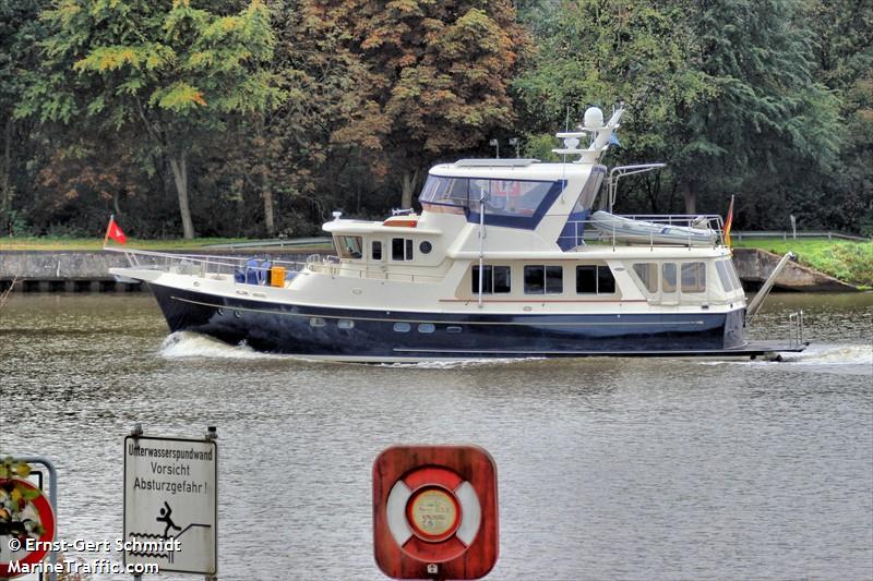 blue light (Pleasure craft) - IMO , MMSI 211609280, Call Sign DIVA under the flag of Germany