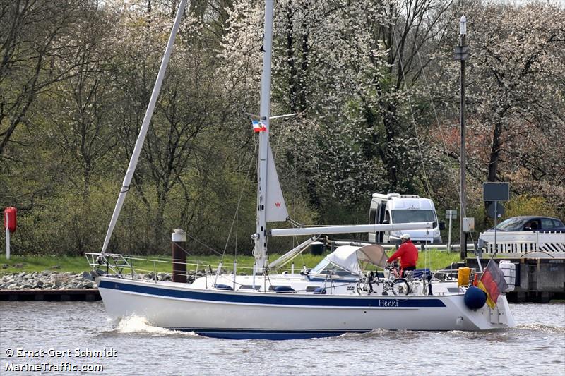 henni (Sailing vessel) - IMO , MMSI 211332770, Call Sign DH 7139 under the flag of Germany