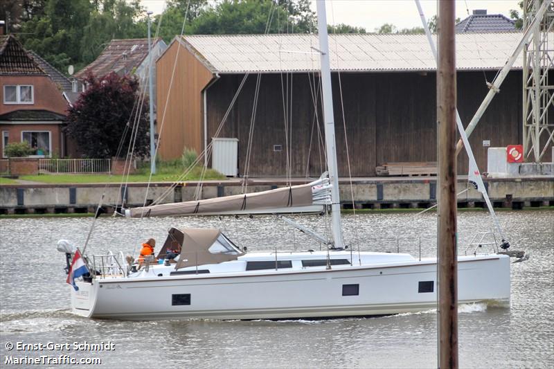 cool breeze (Pleasure craft) - IMO , MMSI 244013303, Call Sign PB6145 under the flag of Netherlands