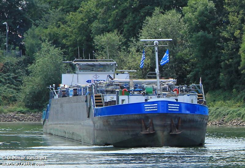 eiltank 4 (WIG) - IMO , MMSI 211489060, Call Sign DA5025 under the flag of Germany