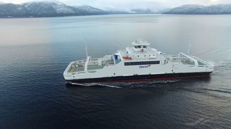 kommandoeren (Passenger/Ro-Ro Cargo Ship) - IMO 9833981, MMSI 257382000, Call Sign LFDW under the flag of Norway