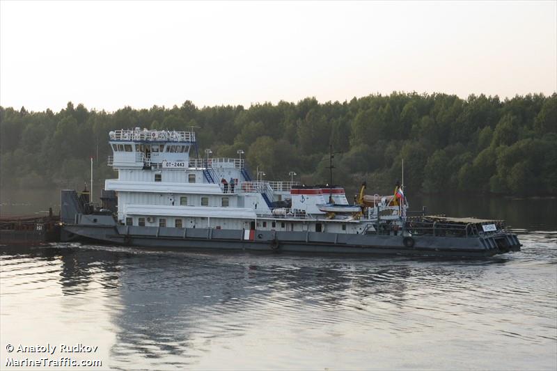 ot-2443 (Tug) - IMO , MMSI 273424810 under the flag of Russia