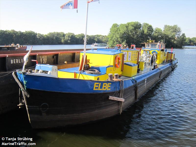 bunkerboot elbe (-) - IMO , MMSI 211765140, Call Sign DC 6912 under the flag of Germany