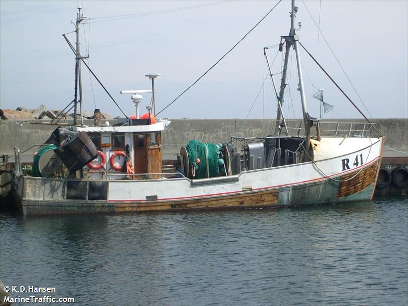 r41 polarbjoern (Fishing vessel) - IMO , MMSI 220336000, Call Sign XP2111 under the flag of Denmark