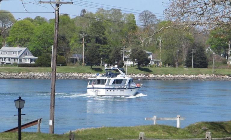 his and hers (Pleasure craft) - IMO , MMSI 338428000, Call Sign WDL5251 under the flag of USA