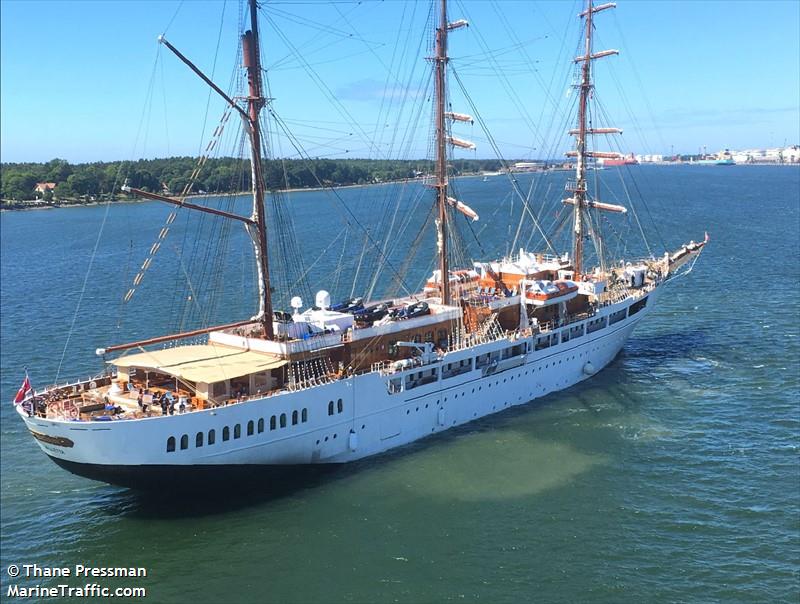 s.y. white cloud (Sailing vessel) - IMO , MMSI 563024550 under the flag of Singapore