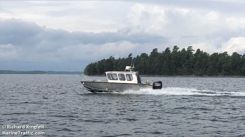mapping (Dredging or UW ops) - IMO , MMSI 265721120, Call Sign 7SA2584 under the flag of Sweden