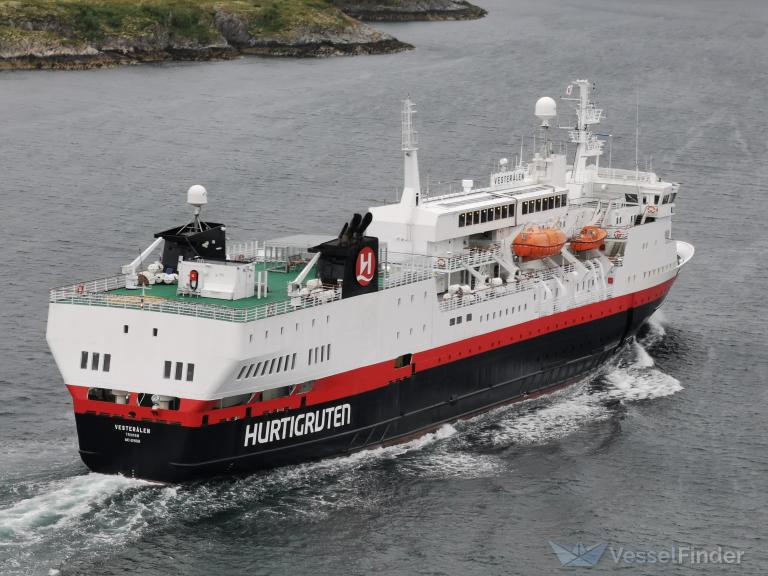 vesteralen (Passenger/General Cargo Ship) - IMO 8019368, MMSI 258478000, Call Sign LLZY under the flag of Norway