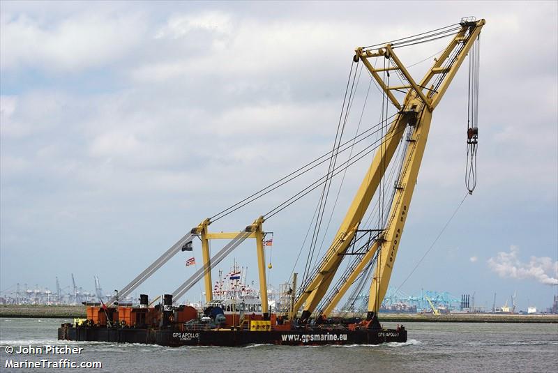 tronds lift 7 (Crane Ship) - IMO 8757099, MMSI 352637000, Call Sign HO9232 under the flag of Panama