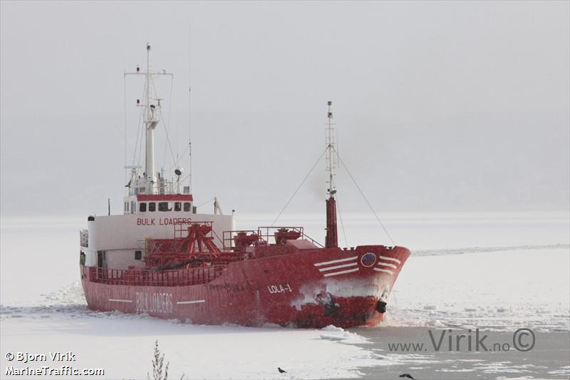 lola1 (Cement Carrier) - IMO 6721151, MMSI 375219000, Call Sign J8XH6 under the flag of St Vincent & Grenadines