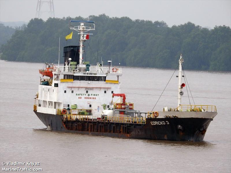 mt edricko 3 (Bitumen Tanker) - IMO 9087893, MMSI 525015278, Call Sign PMAA under the flag of Indonesia