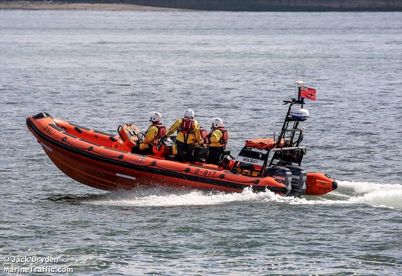 rnli lifeboat b-817 (SAR) - IMO , MMSI 235113735 under the flag of United Kingdom (UK)