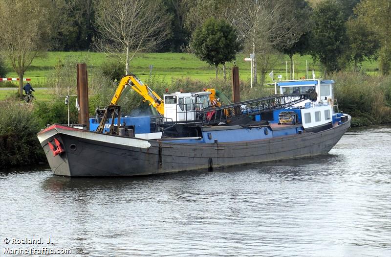 jenny (Dredging or UW ops) - IMO , MMSI 244670253, Call Sign PD6253 under the flag of Netherlands