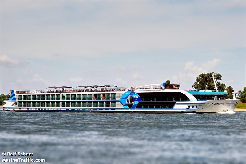 viva moments (Passenger ship) - IMO , MMSI 269057635, Call Sign HE7635 under the flag of Switzerland