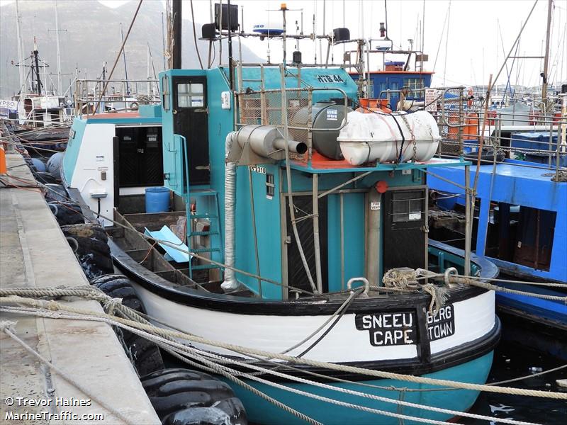 sneeuberg (Fishing vessel) - IMO , MMSI 601708000, Call Sign ZR2031 under the flag of South Africa