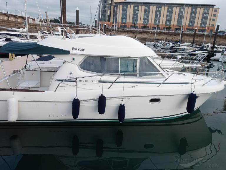 eau zone (Pleasure craft) - IMO , MMSI 232031160, Call Sign MIHO4 under the flag of United Kingdom (UK)