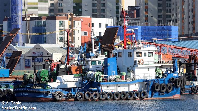 geon woo 1600 ho (Tug) - IMO , MMSI 440187110, Call Sign 180009 under the flag of Korea
