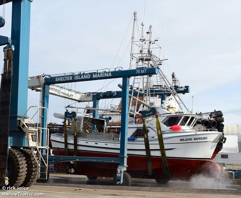 island reward (Fishing vessel) - IMO , MMSI 316004376 under the flag of Canada