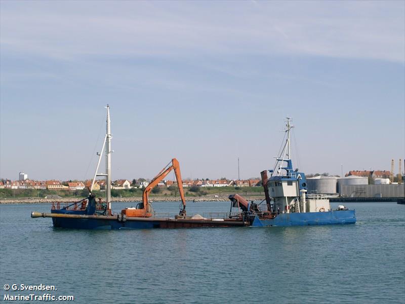 ahlsell (Hopper Dredger) - IMO 7726782, MMSI 219000852, Call Sign OYZH under the flag of Denmark