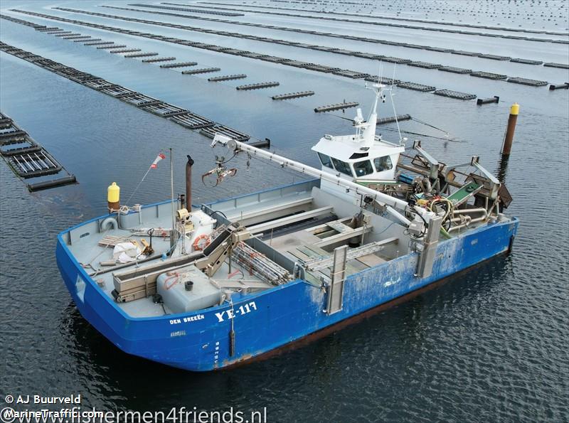 ye 117 den breeen (Fishing vessel) - IMO , MMSI 244022940, Call Sign PH8814 under the flag of Netherlands