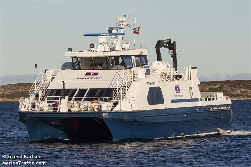 vetlefjord (Passenger/Ro-Ro Cargo Ship) - IMO 9264348, MMSI 257163000, Call Sign LLVB under the flag of Norway