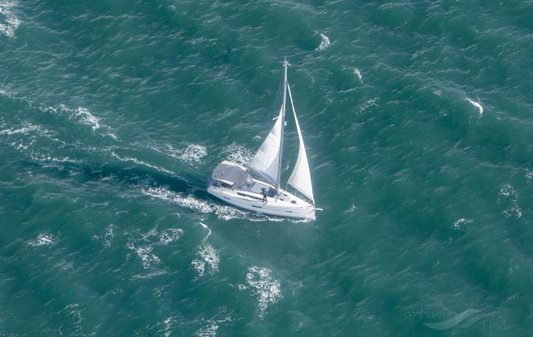 be blue (Sailing vessel) - IMO , MMSI 232027174, Call Sign MHDO6 under the flag of United Kingdom (UK)