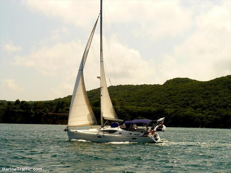 ile et aile (Sailing vessel) - IMO , MMSI 227677110, Call Sign FGE8002 under the flag of France