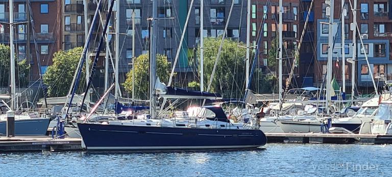 waters edge (Pleasure craft) - IMO , MMSI 235015342, Call Sign MDSP8 under the flag of United Kingdom (UK)