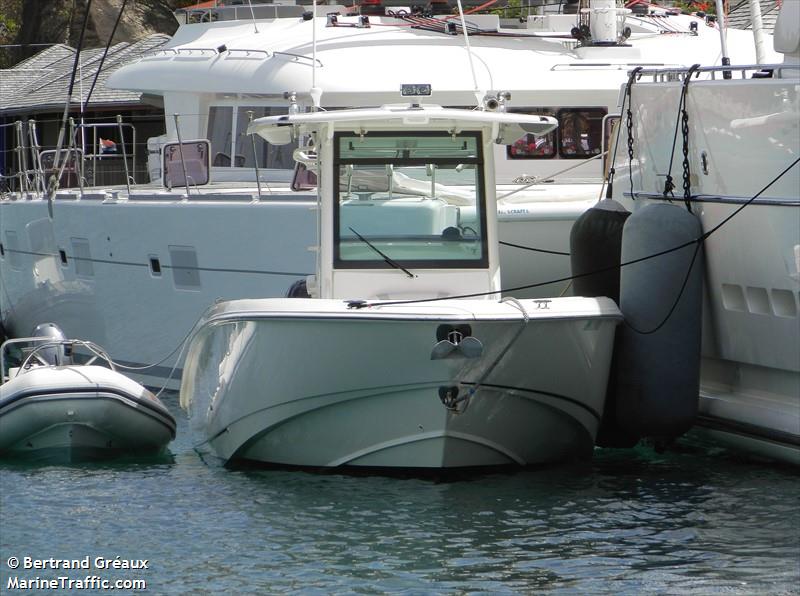 number five (Pleasure craft) - IMO , MMSI 338127843 under the flag of USA
