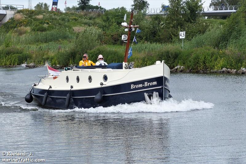 brom-brom (Pleasure craft) - IMO , MMSI 244052333, Call Sign PI5217 under the flag of Netherlands