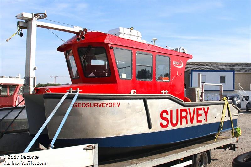 geosurveyor v (Dredging or UW ops) - IMO , MMSI 235080956, Call Sign 2DPL6 under the flag of United Kingdom (UK)
