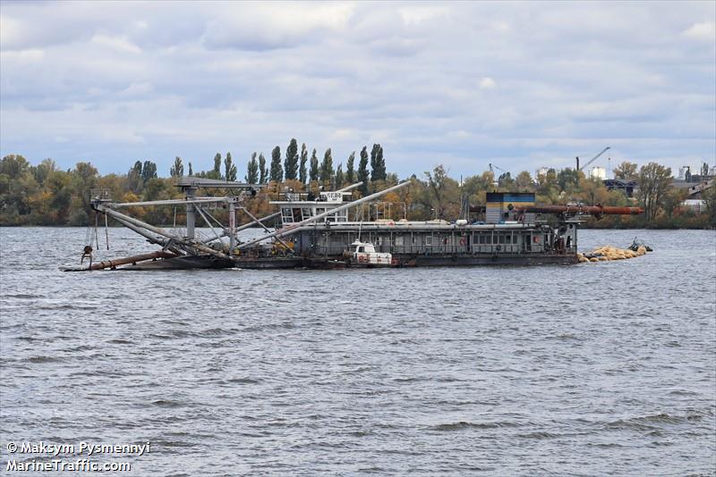 skif (Dredging or UW ops) - IMO , MMSI 272142500 under the flag of Ukraine
