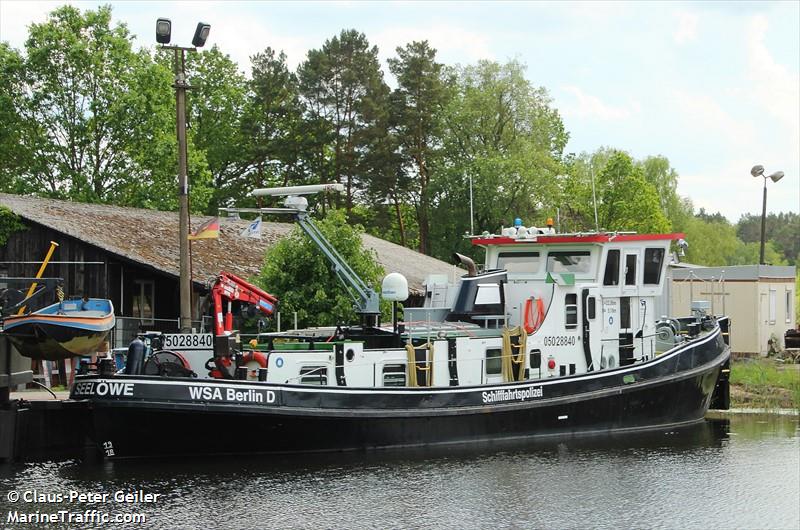 eb seeloewe (Dredging or UW ops) - IMO , MMSI 211585850, Call Sign DC 9989 under the flag of Germany