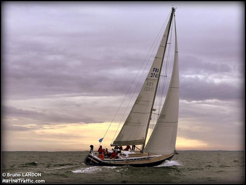 arakis (Sailing vessel) - IMO , MMSI 227473510, Call Sign FGG2376 under the flag of France