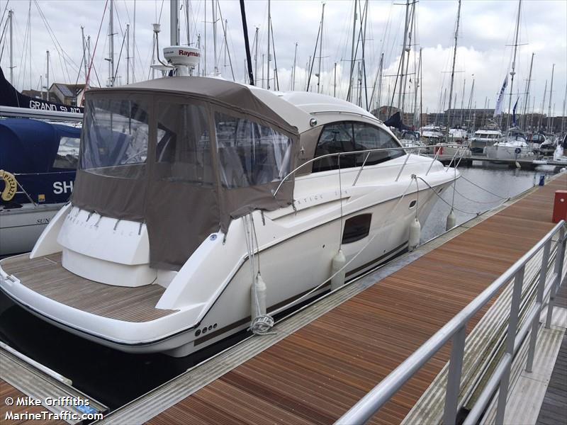 zen dog (Pleasure craft) - IMO , MMSI 235078921, Call Sign 2DHB8 under the flag of United Kingdom (UK)
