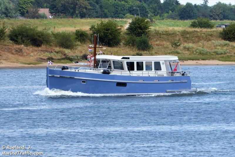 olifant (Pleasure craft) - IMO , MMSI 269057107, Call Sign HE7107 under the flag of Switzerland
