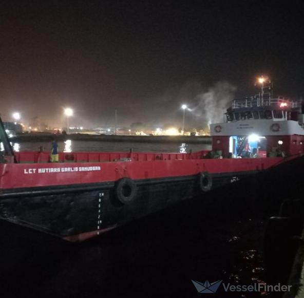 mutiara garlib samud (Landing Craft) - IMO 8348886, MMSI 525800947, Call Sign YB3944 under the flag of Indonesia