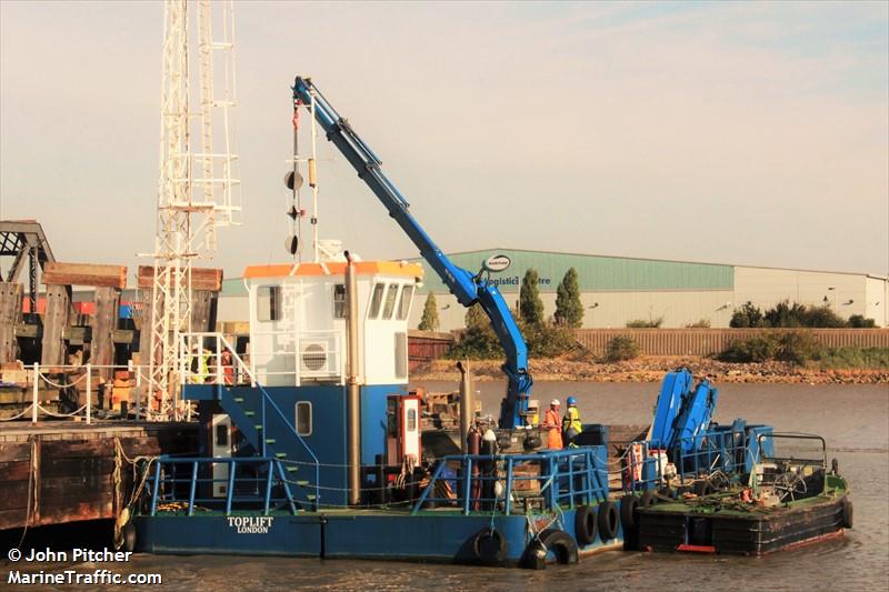 ocean supporter (Port tender) - IMO , MMSI 235105178, Call Sign 2HNU9 under the flag of United Kingdom (UK)