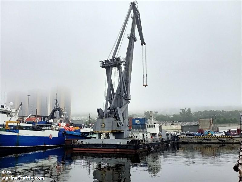 spk-2735 (Crane Ship) - IMO 8834770, MMSI 273316140 under the flag of Russia