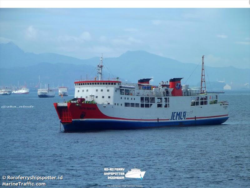 kmp.duta banten (Passenger/Ro-Ro Cargo Ship) - IMO 7909061, MMSI 525019409, Call Sign YHCJ under the flag of Indonesia