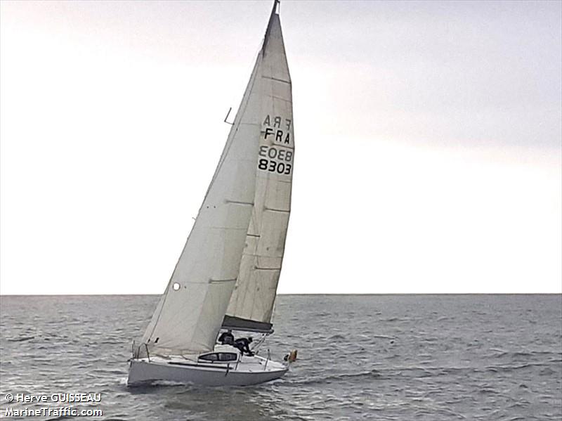 6 on the beach (Sailing vessel) - IMO , MMSI 227915750, Call Sign FAG2110 under the flag of France