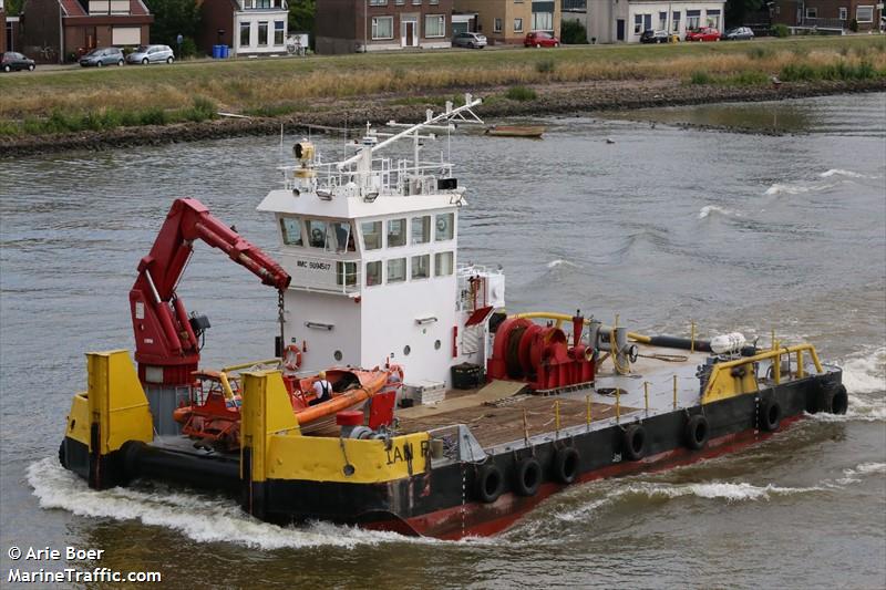 ian-p (Tug) - IMO , MMSI 341647000, Call Sign V4YS under the flag of St Kitts & Nevis