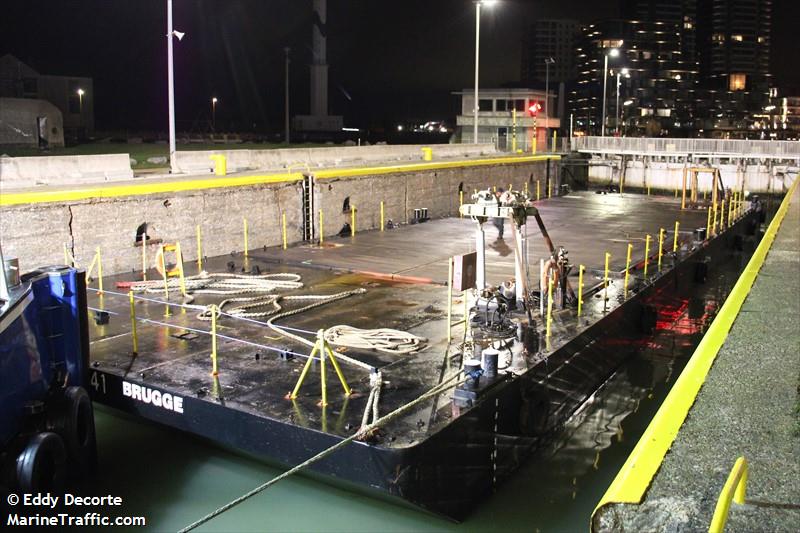 dn141 (Dredging or UW ops) - IMO , MMSI 205187000, Call Sign ORRQ under the flag of Belgium